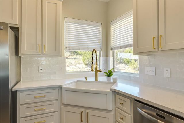 330 Southwind RD, Point Venture, TX 78645