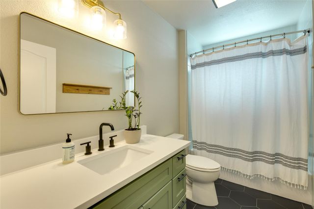 330 Southwind RD, Point Venture, TX 78645