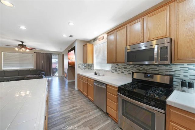 13864 Grant Way, Oak Hills, CA 92344