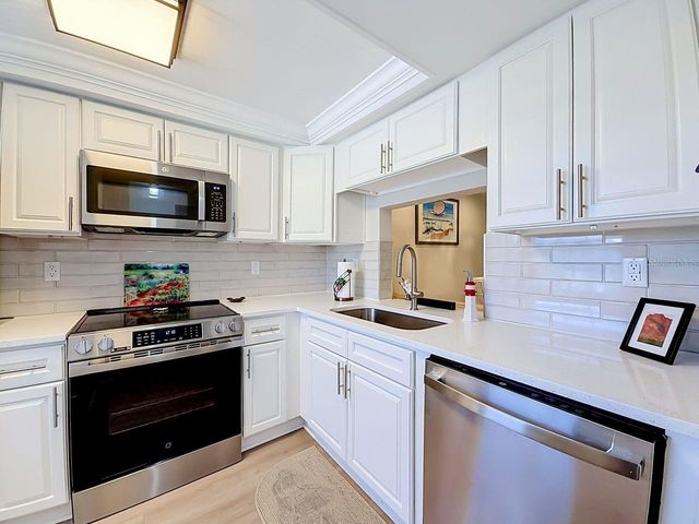 4142 HAMPTON DRIVE 4142, New Port Richey, FL 34652