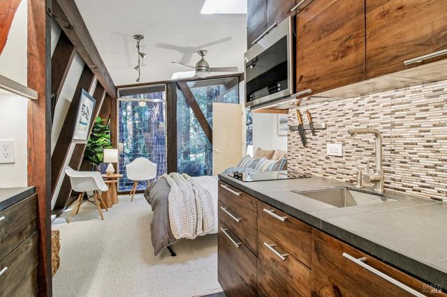 391 San Geronimo Valley Dr, San Geronimo, CA 94963