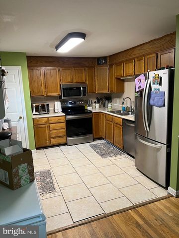 209 OVERLOOK CT, Fredericksburg, VA 22405