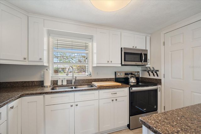 2650 LEAFY LANE, Sarasota, FL 34239