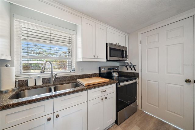 2650 LEAFY LANE, Sarasota, FL 34239