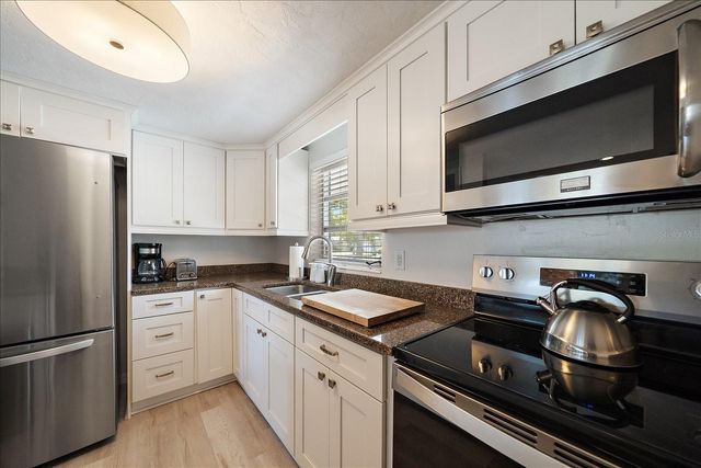 2650 LEAFY LANE, Sarasota, FL 34239