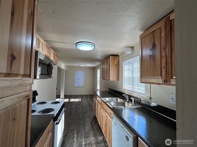 504 COWLITZ WAY Street, Kelso, WA 98626