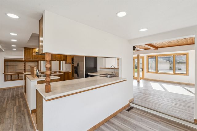 1213 9th Avenue E, Oskaloosa, IA 52577