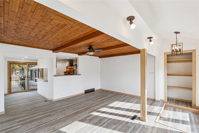 1213 9th Avenue E, Oskaloosa, IA 52577