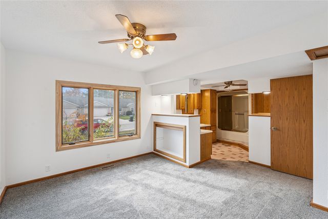 1213 9th Avenue E, Oskaloosa, IA 52577