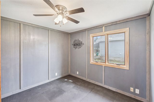 1213 9th Avenue E, Oskaloosa, IA 52577