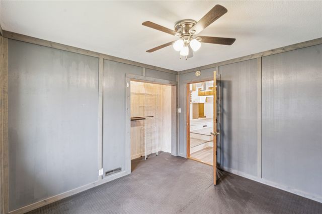 1213 9th Avenue E, Oskaloosa, IA 52577