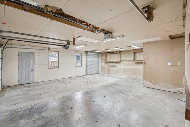 1213 9th Avenue E, Oskaloosa, IA 52577