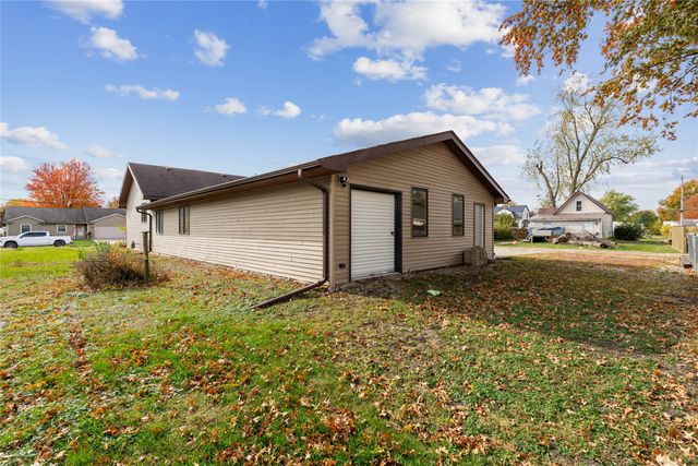 1213 9th Avenue E, Oskaloosa, IA 52577