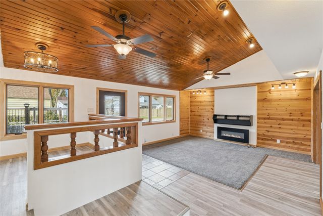 1213 9th Avenue E, Oskaloosa, IA 52577