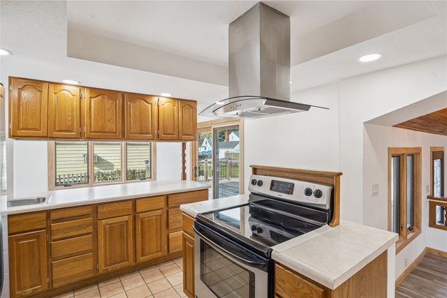 1213 9th Avenue E, Oskaloosa, IA 52577