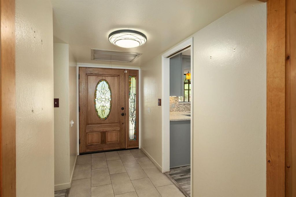 Image 10 of property listing at 1545 E Calimyrna Avenue, Fresno, CA 93710