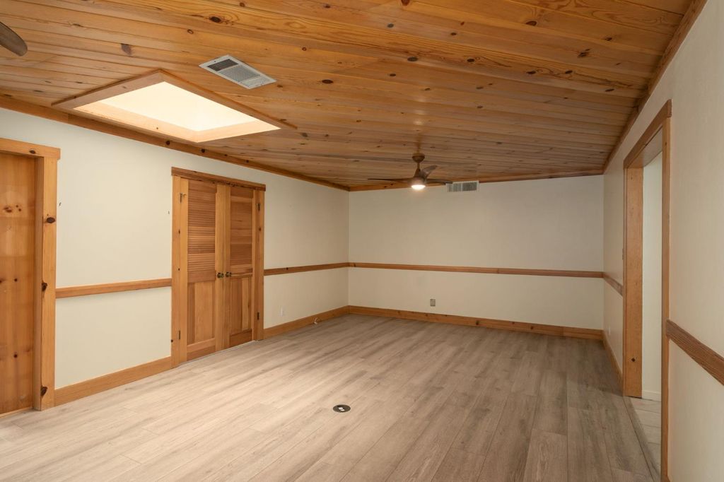 Image 11 of property listing at 1545 E Calimyrna Avenue, Fresno, CA 93710