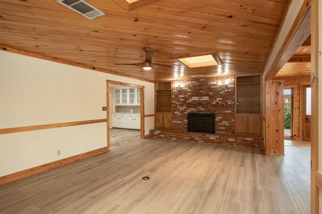 Image 15 of property listing at 1545 E Calimyrna Avenue, Fresno, CA 93710