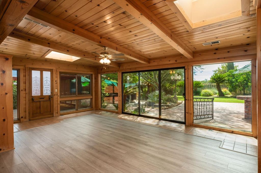 Image 16 of property listing at 1545 E Calimyrna Avenue, Fresno, CA 93710