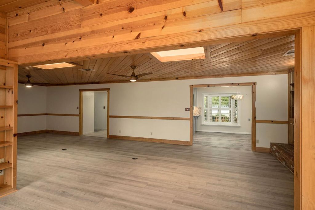 Image 20 of property listing at 1545 E Calimyrna Avenue, Fresno, CA 93710