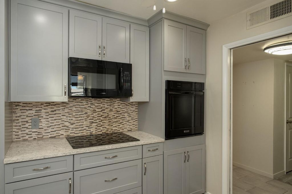 Image 25 of property listing at 1545 E Calimyrna Avenue, Fresno, CA 93710