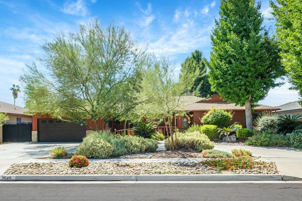 Image 3 of property listing at 1545 E Calimyrna Avenue, Fresno, CA 93710