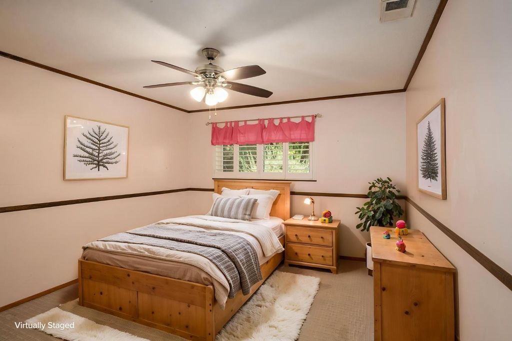 Image 36 of property listing at 1545 E Calimyrna Avenue, Fresno, CA 93710