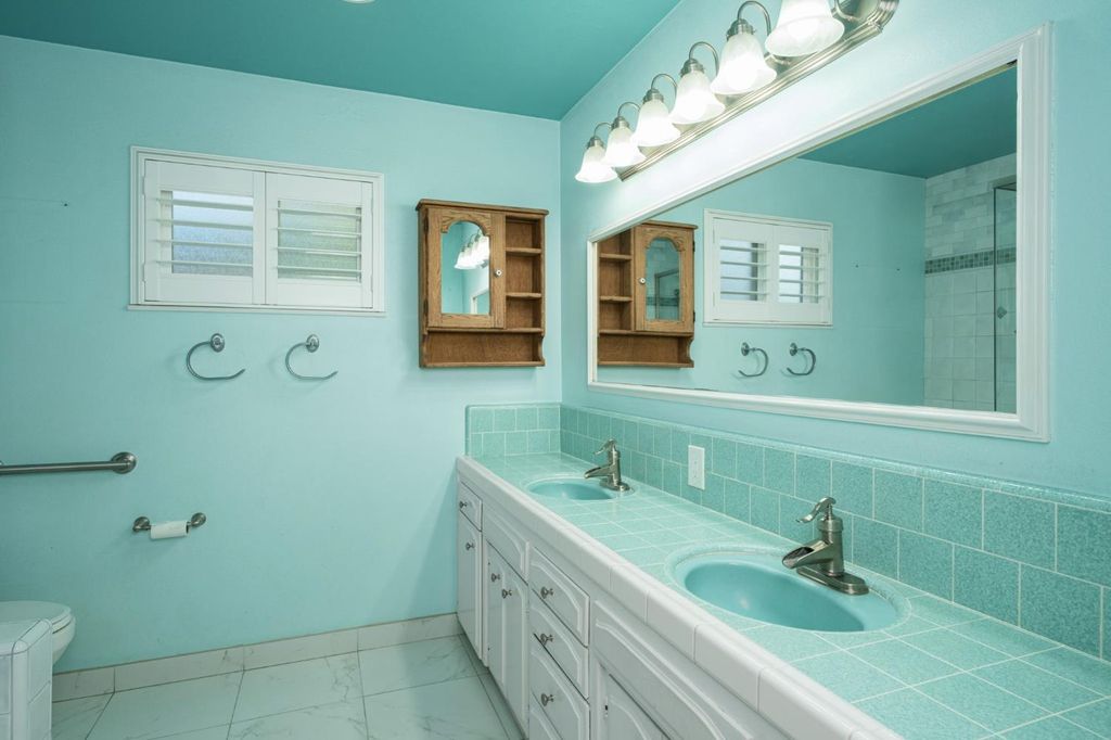 Image 37 of property listing at 1545 E Calimyrna Avenue, Fresno, CA 93710
