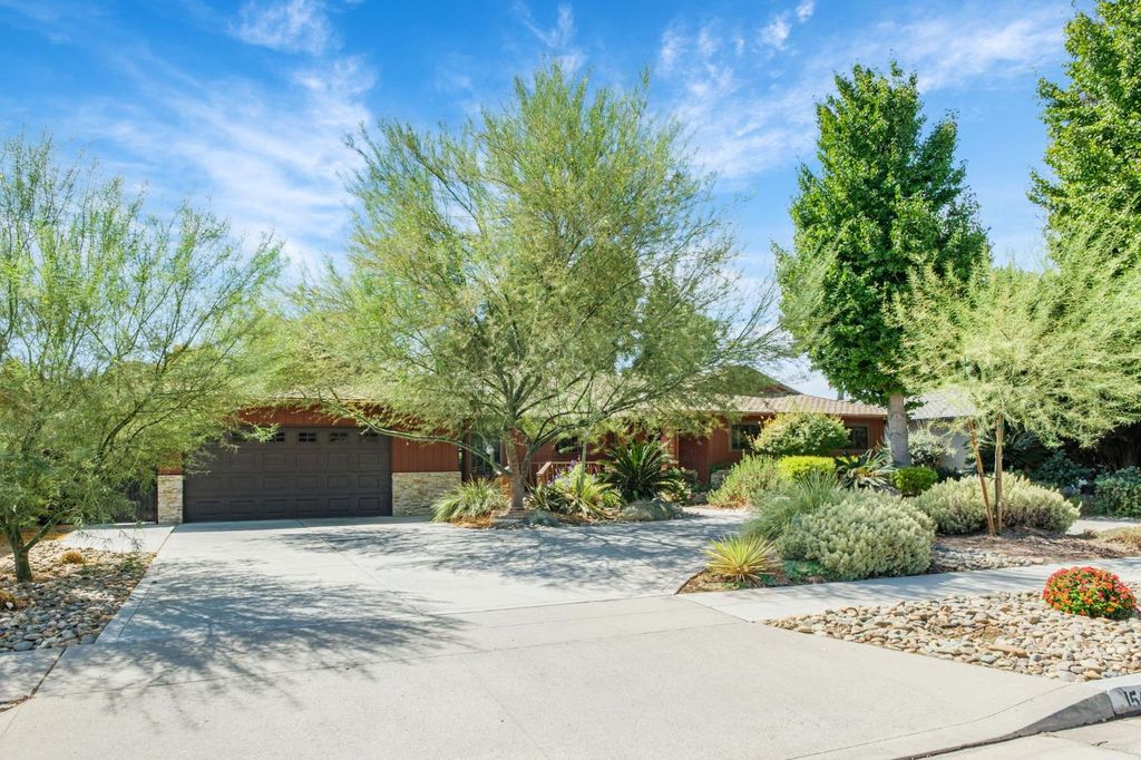 Image 4 of property listing at 1545 E Calimyrna Avenue, Fresno, CA 93710