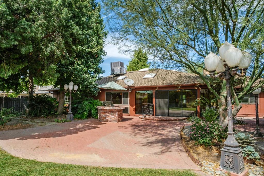 Image 49 of property listing at 1545 E Calimyrna Avenue, Fresno, CA 93710