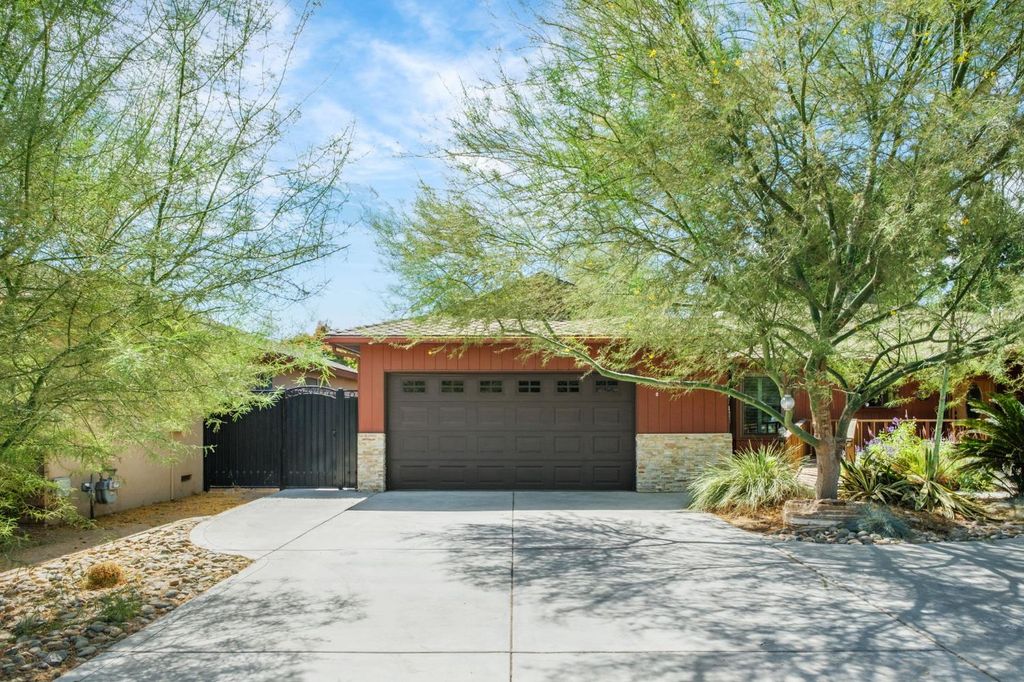 Image 5 of property listing at 1545 E Calimyrna Avenue, Fresno, CA 93710