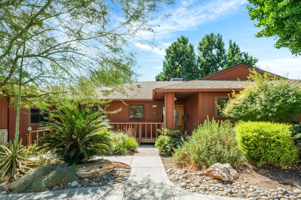 Image 6 of property listing at 1545 E Calimyrna Avenue, Fresno, CA 93710