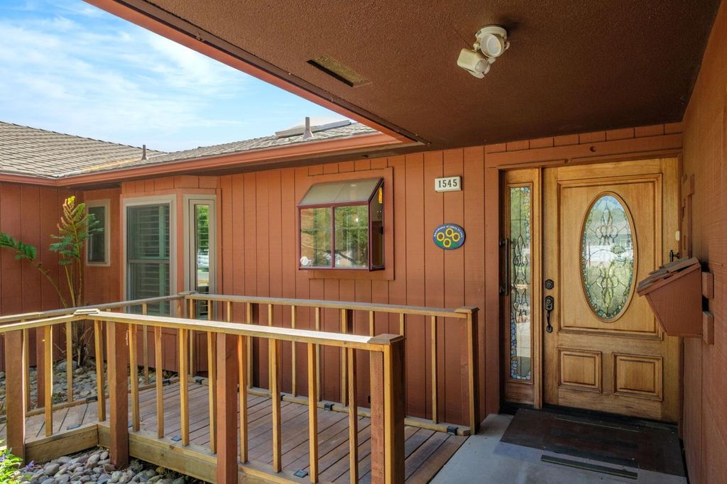 Image 8 of property listing at 1545 E Calimyrna Avenue, Fresno, CA 93710