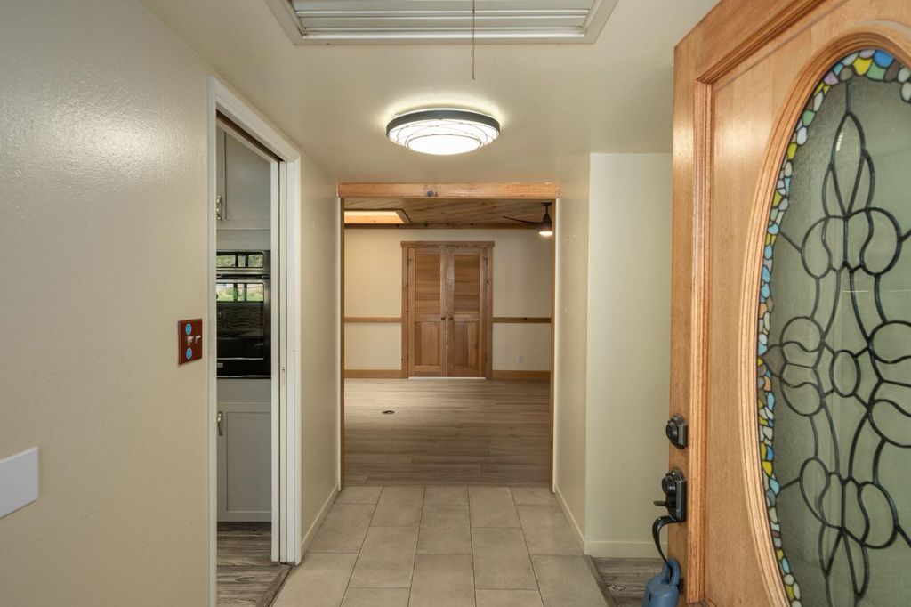 Image 9 of property listing at 1545 E Calimyrna Avenue, Fresno, CA 93710