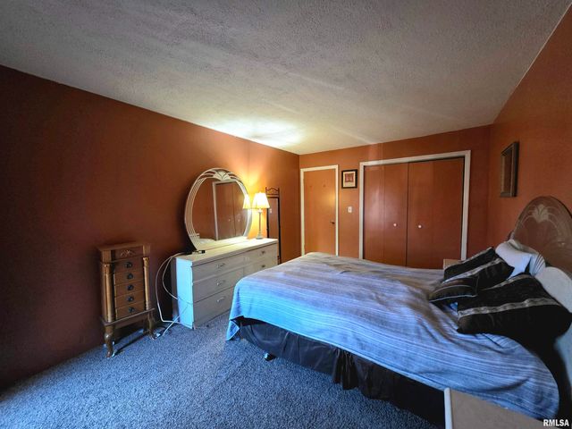 4118 N Westport Ct, Peoria, IL 61615