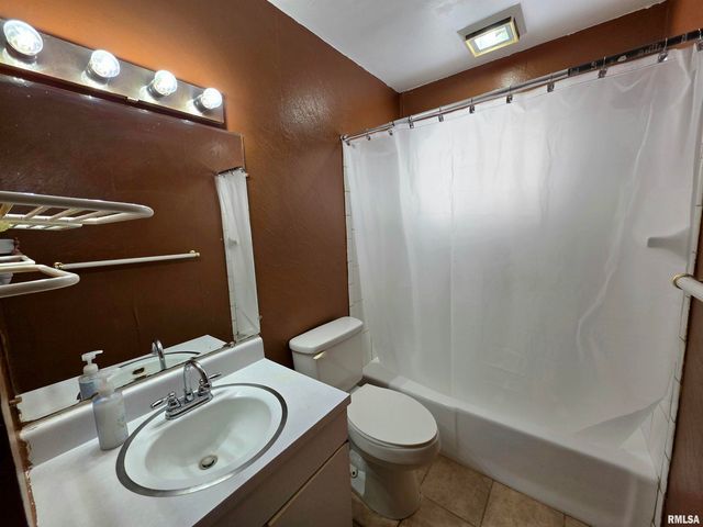 4118 N Westport Ct, Peoria, IL 61615