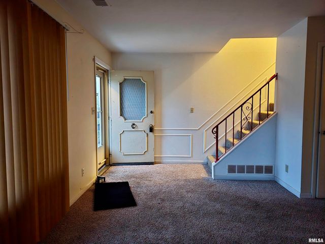 4118 N Westport Ct, Peoria, IL 61615