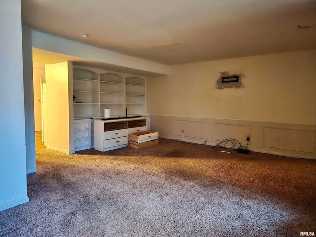 4118 N Westport Ct, Peoria, IL 61615