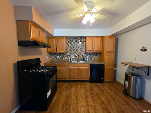 4118 N Westport Ct, Peoria, IL 61615