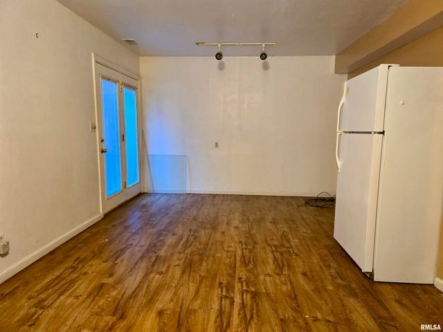 4118 N Westport Ct, Peoria, IL 61615