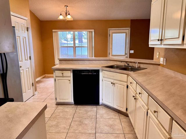 1354 Mazurek Blvd, Pensacola, FL 32514