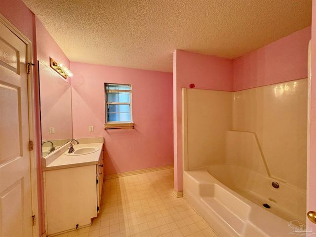 1354 Mazurek Blvd, Pensacola, FL 32514