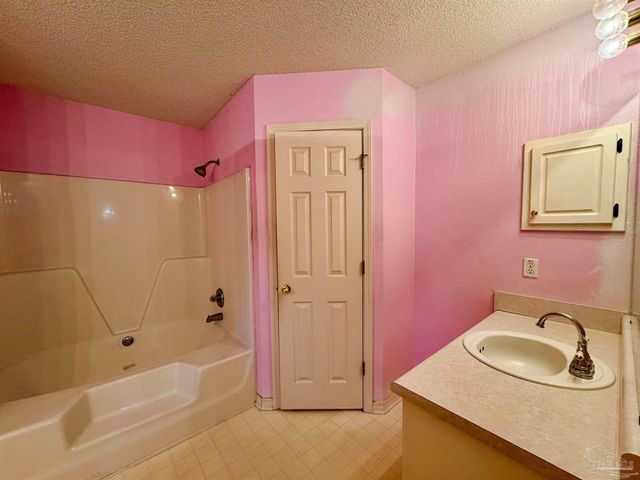 1354 Mazurek Blvd, Pensacola, FL 32514