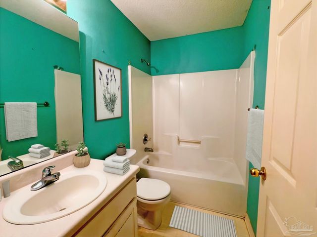 1354 Mazurek Blvd, Pensacola, FL 32514