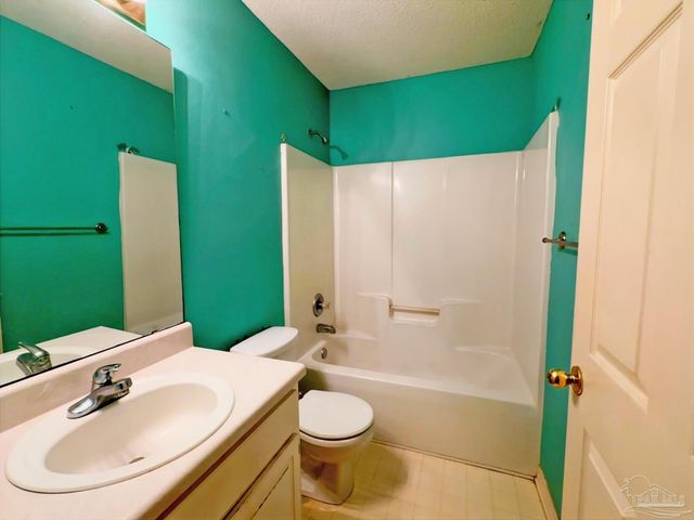 1354 Mazurek Blvd, Pensacola, FL 32514