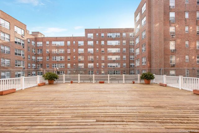 253 Garth Road 2J, Scarsdale, NY 10583