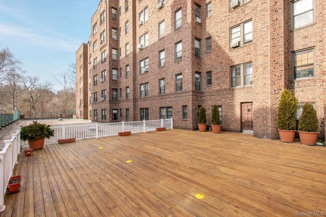 253 Garth Road 2J, Scarsdale, NY 10583