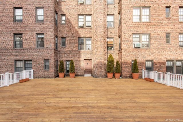 253 Garth Road 2J, Scarsdale, NY 10583