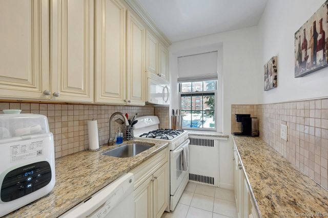 253 Garth Road 2J, Scarsdale, NY 10583