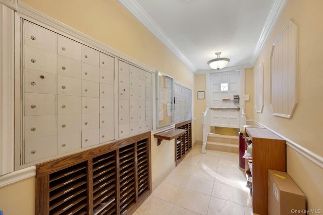 253 Garth Road 2J, Scarsdale, NY 10583